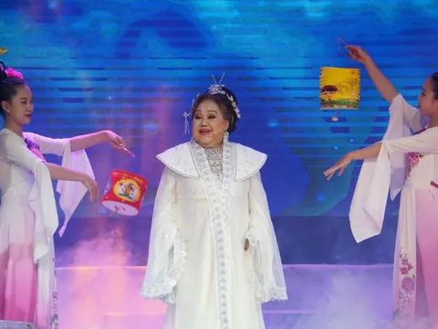 NSND Ngọc Giàu xúc động khi trở lại sàn diễn cải lương tuồng cổ