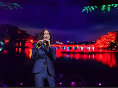 Kenny G mê hoặc khán giả bằng những giai điệu bất hủ