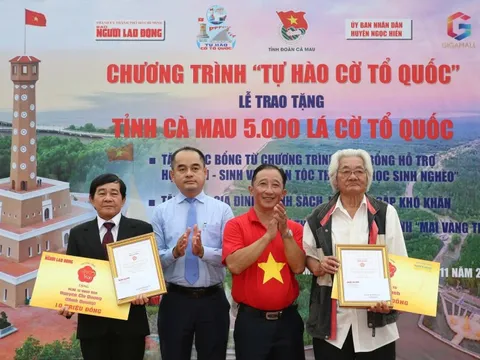 "Mai Vàng tri ân" tặng quà nghệ sĩ, trí thức có đóng góp cho cộng đồng ở Cà Mau