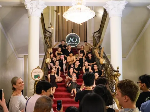 Khách nước ngoài khen tour 'Quận 1 - Sắc màu đêm'