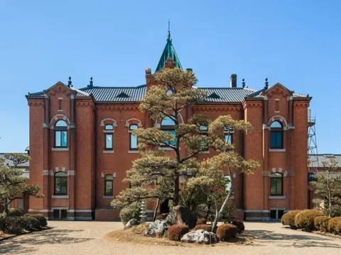 Biến nhà tù biệt giam thành phòng khách sạn siêu sang