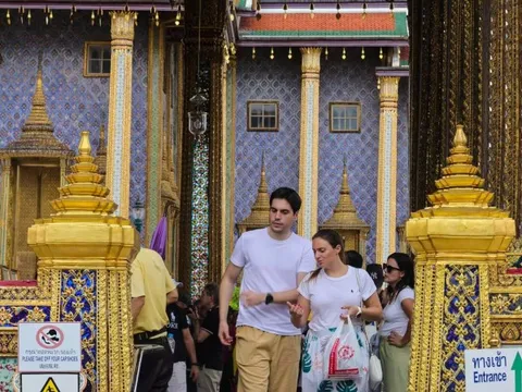 Những du khách chi tiền nhiều nhất thế giới vẫn đang dè dặt