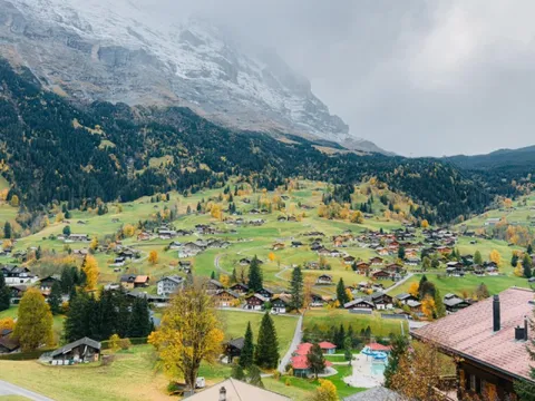 Lần đầu ngắm lá vàng ở miền trung Thụy Sĩ