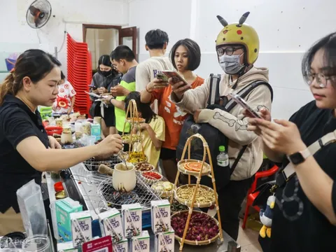 Quán trà sữa đất nung bán 200 ly mỗi tối ở TP HCM