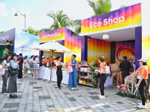 Khán giả 8Wonder Winter Festival trải nghiệm hoạ mặt miễn phí