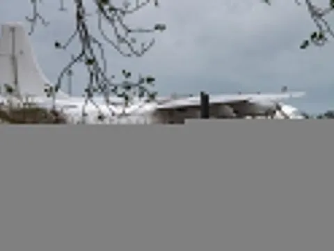 Thị trấn du lịch Australia bị lũ cô lập, hàng loạt máy bay ngập nước