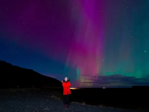 Khách Việt gặp trúng cực quang lạ do 'Mặt Trời đảo ngược' ở Iceland