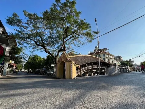 Cây cầu ngói 500 năm tuổi đẹp nhất miền Bắc