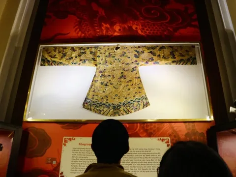 Hiểu về rồng 5 móng trên long bào xưa