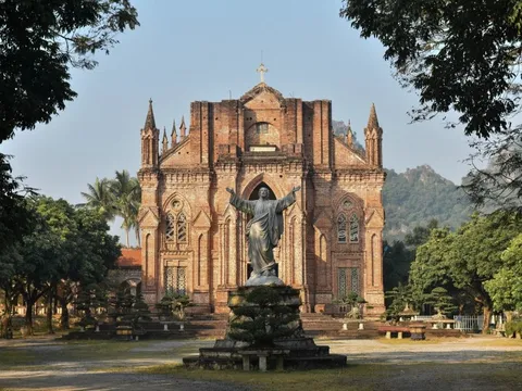 Đan viện cổ với kiến trúc châu Âu ở Ninh Bình