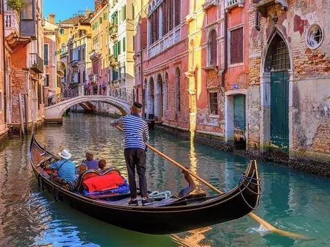 Du khách phải trả phí vào ngày nào khi đến Venice?
