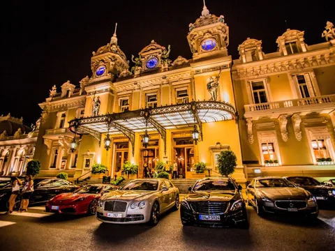 Bên trong công quốc nhỏ nhì thế giới, giàu nhì hành tinh