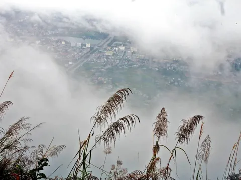 Săn mây ở Lao Tỷ Phùng