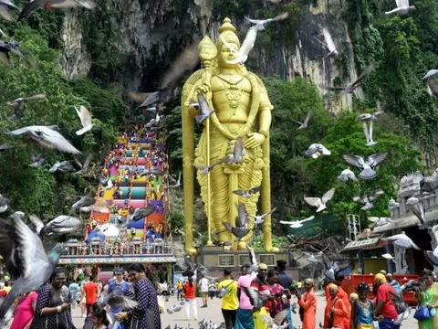 Động Batu sắp có thang cuốn