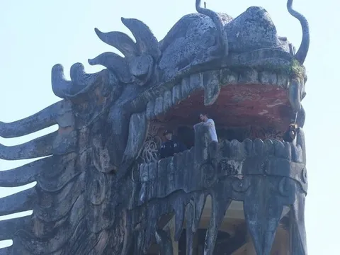 Rồng khổng lồ ở công viên 'kinh dị' Huế bị phá bỏ, du khách tiếc nuối