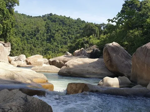 Nam thanh niên mất tích khi du lịch tại suối Ba Hồ