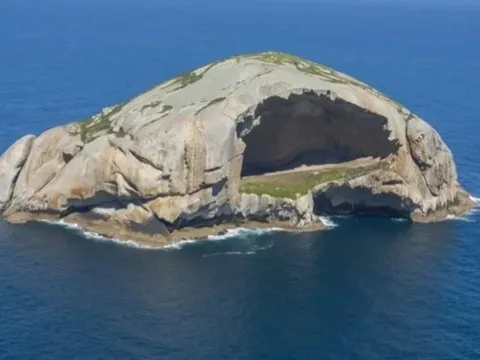 Đảo đầu lâu cô độc có sức hút lạ kỳ, chỉ 9 người từng đặt chân tới