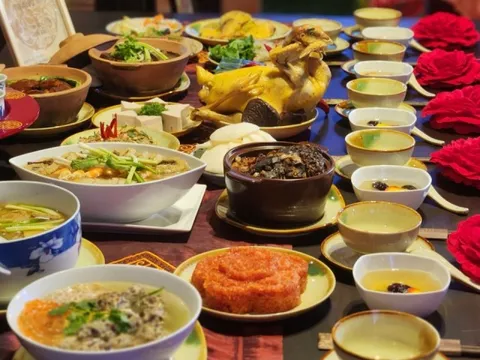 Tái hiện mâm cỗ Tết ba miền trong công viên Lê Văn Tám