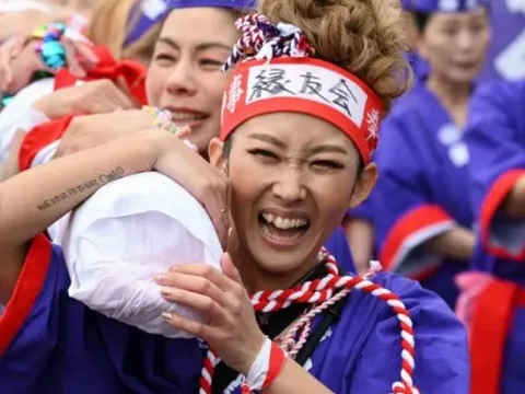 Phụ nữ lần đầu được tham gia Lễ hội khỏa thân ở Nhật