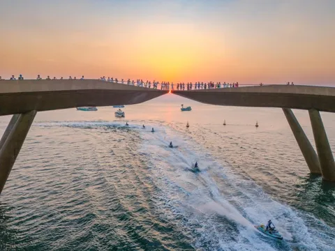 Hàng nghìn du khách xem trình diễn thể thao mạo hiểm tại Phú Quốc