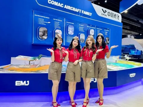 Tiếp viên hàng không Vietjet xuất hiện tại Singapore Airshow 2024