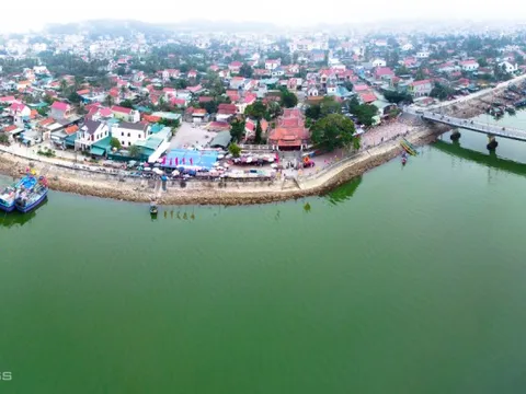 Ngôi đền tồn tại hơn 7 thế kỷ bên dòng Mai Giang