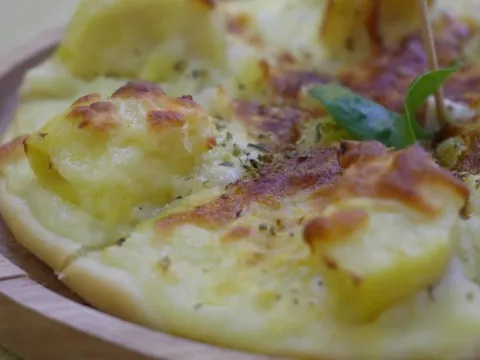 Pizza sầu riêng thu hút khách ở Thái Lan