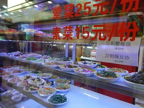 Ăn tối ở 'thiên đường ẩm thực' Vương Phủ Tỉnh