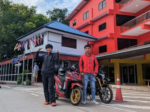 Phượt xe máy hơn 6.000 km từ Việt Nam đến Singapore