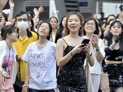 'Tôi chưa bao giờ chi nhiều tiền cho người khác, trừ Taylor Swift'