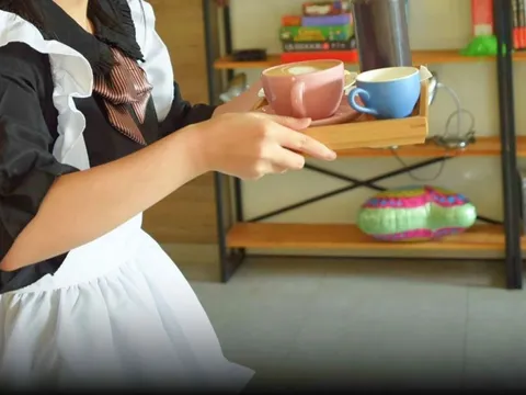Tẩy chay cà phê hầu gái, gọi khách là 'chủ nhân' tại Trung Quốc