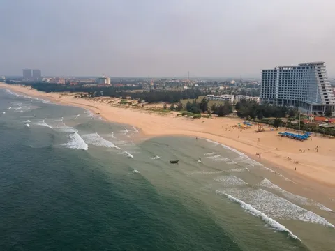 Bãi biển ở Quảng Bình vào mùa đẹp nhất năm