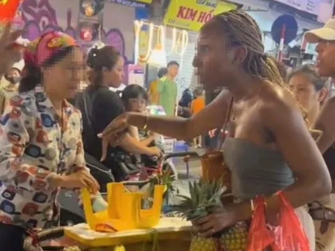 Tìm người bán 3 quả dứa giá 500.000 đồng cho khách Tây ở Hà Nội