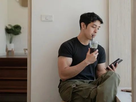 Khách Việt cà phê từ sáng đến chiều khi Thái Lan thành 'chảo lửa'