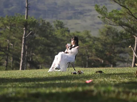 Cắm trại, săn mây tại ngọn đồi 'uyên ương' Đà Lạt