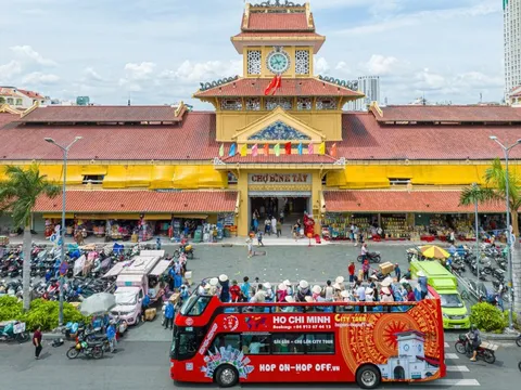 Một buổi sáng ngắm Sài Gòn - Chợ Lớn đẹp lạ trên xe buýt 2 tầng