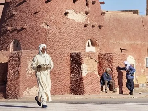 Bên trong ốc đảo giữa sa mạc lớn nhất thế giới