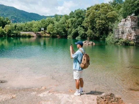 Hè này đi An Giang check-in 'cổng trời', cắm trại bên 'tuyệt tình cốc'