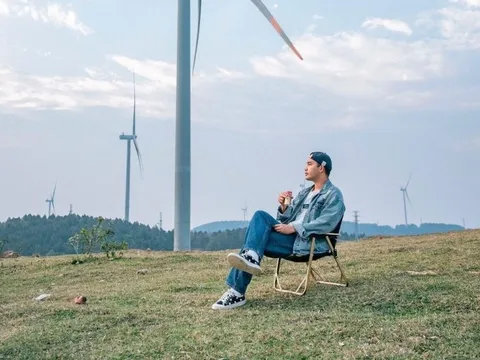 Hè này săn mây, ngắm đồng điện gió đẹp như phim tại Quảng Trị