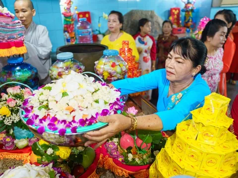 100.000 người đổ về núi Bà Đen tham dự lễ vía Bà