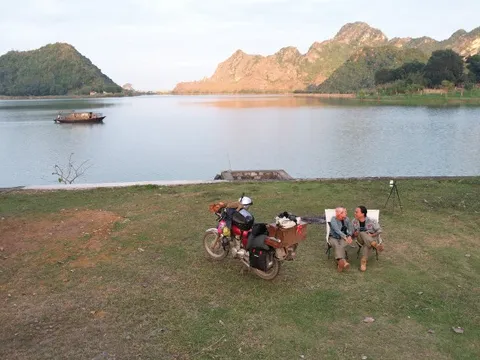 Vợ chồng 70 ngày vừa xuyên Việt vừa pha chế cocktail