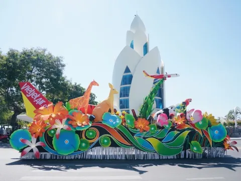 Vietjet diễu hành carnival với thông điệp bảo vệ thiên nhiên