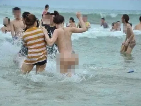 Thực hư hình ảnh ‘nữ du khách khỏa thân’ tắm biển Sầm Sơn