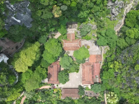 Ba ngôi chùa cổ 600 tuổi trên vách núi