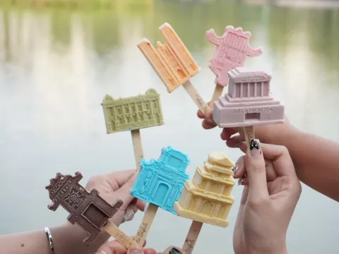 Kem mô phỏng địa điểm nổi tiếng Hà Nội hút khách