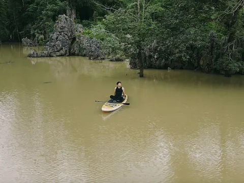 Hang Táu khác lạ mùa ngập nước