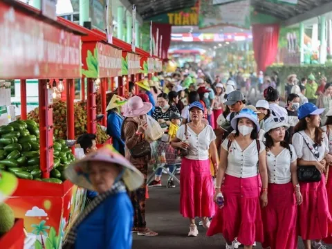 Nhiều hoạt động vui chơi cho gia đình tại Suối Tiên dịp hè