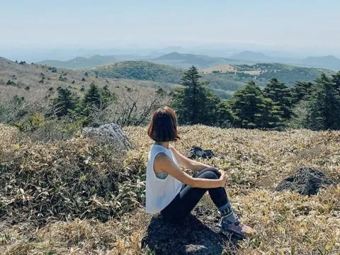 Ngọn núi cao nhất Hàn Quốc bị phá hoại bởi mì ăn liền