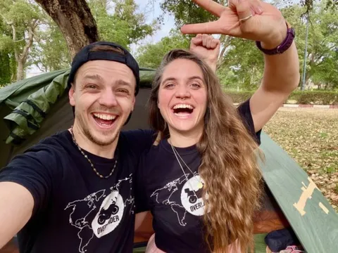 Vợ chồng lập kỷ lục Guinness đi vòng quanh thế giới bằng xe máy