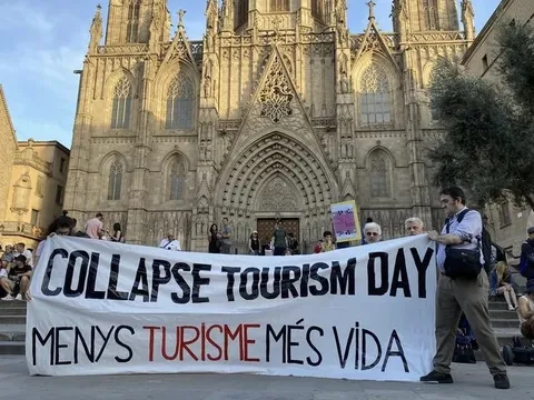 Người Tây Ban Nha khốn khổ vì khách du lịch